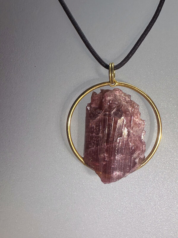 ciondolo oro e cristallo tormalina rubellite 2 ciondolo oro e cristallo tormalina rubellite 2