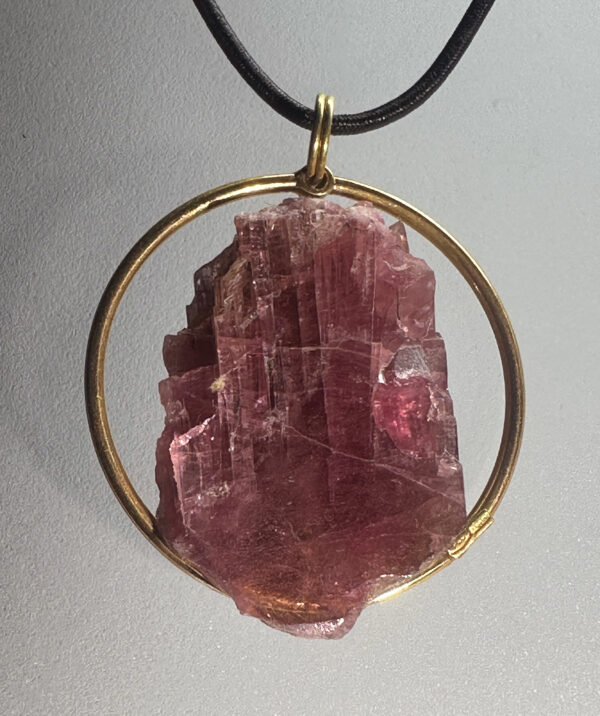 ciondolo oro e cristallo tormalina rubellite 4 ciondolo oro e cristallo tormalina rubellite 4