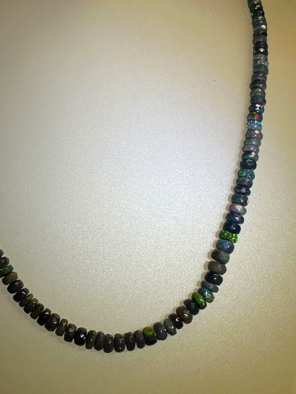 collana opale etiopia nero 1