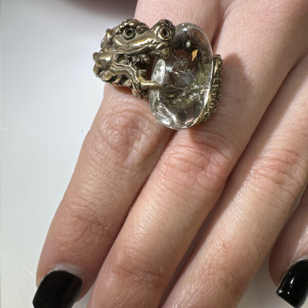 anello del dragone con quarzo con bolla 2